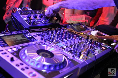 File:Pioneer DJ equipment - angled left - Expomusic 2014.jpg ...