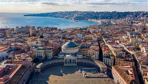 Napoli, il centro storico: cosa vedere, monumenti, luoghi simbolo