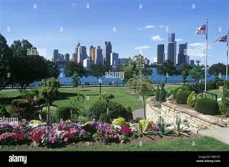 DETROIT MICHIGAN USA FROM DIEPPE GARDENS WINDSOR ONTARIO CANADA Stock Photo - Alamy