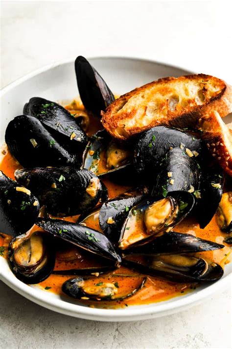 Mussels in Chipotle Cream Sauce - Whisper of Yum