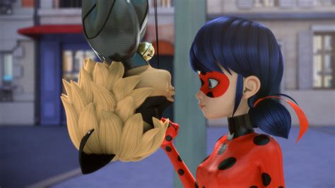 kiss? - Miraculous Ladybug foto (43436378) - fanpop