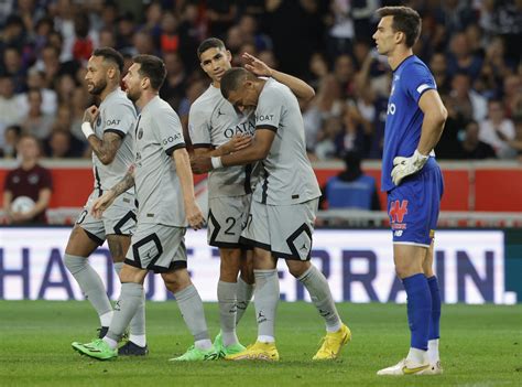 PSG hand out a thrashing after scoring in eight seconds at Lille | Reuters