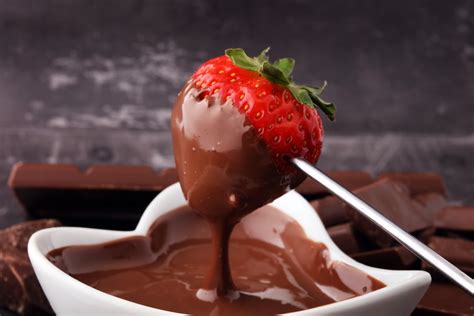 Celebrate Valentine's Day With Chocolate Fondue! - Farmers' Almanac ...