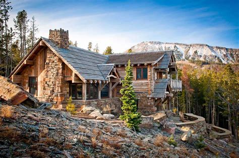 Nesting mountainside in Big Sky: A rustic-luxe oasis