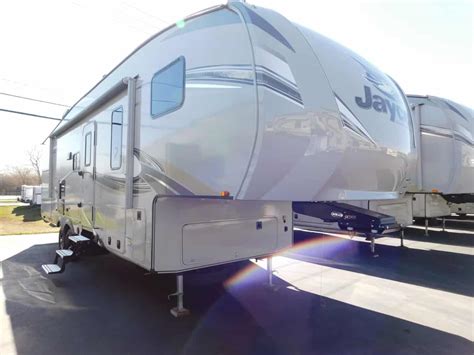 Fifth Wheels For Sale Chicago | 5th Wheel Towable Trailers | Rick's RV