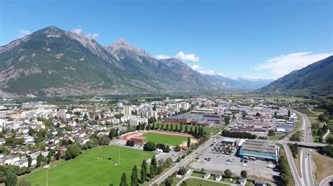 Ville de Martigny vue du ciel - YouTube