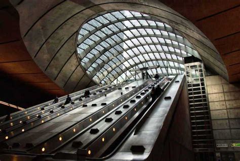 Canary Wharf Tube Station | BritainVisitor - Travel Guide To Britain in 2021 | Canary wharf ...