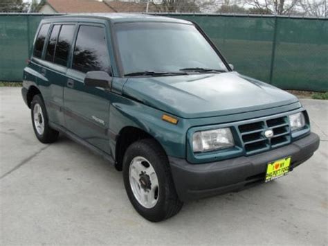 1998 Chevrolet Tracker Data, Info and Specs | GTCarLot.com