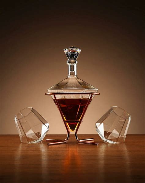 8 Popular Decanter Shapes and Their Uses: A Guide for Wine Enthusiasts - TheSwissPub.com