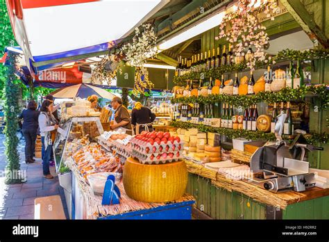 DELICATESSEN, GOURMET FOOD AT VIKTUALIENMARKT MARKET, MUNICH, BAVARIA, GERMANY Stock Photo - Alamy