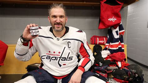 Alex Ovechkin becomes third player in NHL history to reach 800 goals