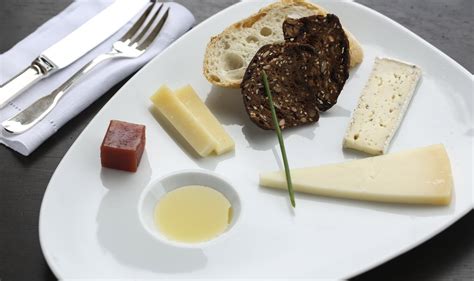 Tips for Pairing the Best Cheeses with Cabernet Sauvignon