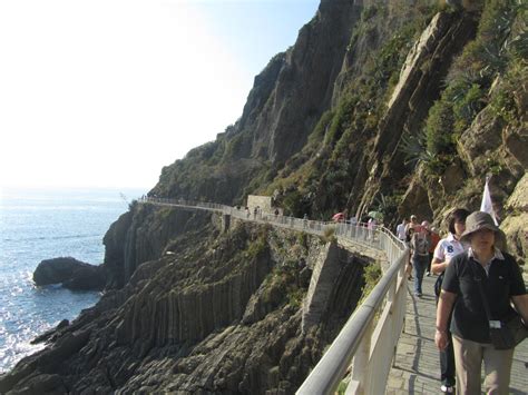 Hiking in Cinque Terre, Italy - Italy Travel Blog - LenoraBoyle.com