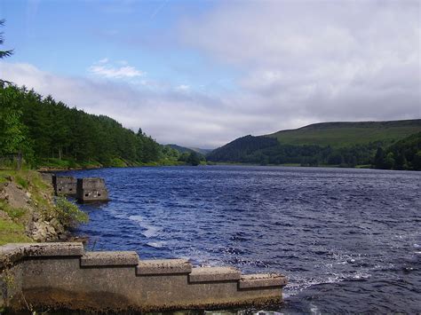 Derwent Reservoir (Derbyshire) - Wikipedia