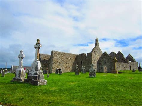 Clonmacnoise Monastery, Ireland Roadtrip Must | One Girl, Whole World