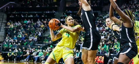 Oregon Ducks Women's Basketball Jumps Back Into AP Poll at No. 19 - Sports Illustrated Oregon ...