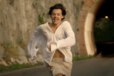 Harry Styles’ joyful Golden video proves he’s definitely having the most fun post-One Direction ...