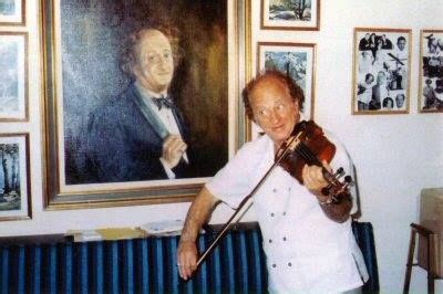 Larry Fine playing the violin. | The three stooges, The stooges, Short subject