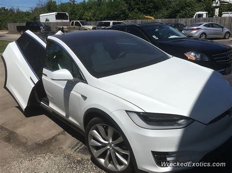 Tesla Model X Falcon Doors in an Impromptu Crash Test They Didn't Pass - autoevolution