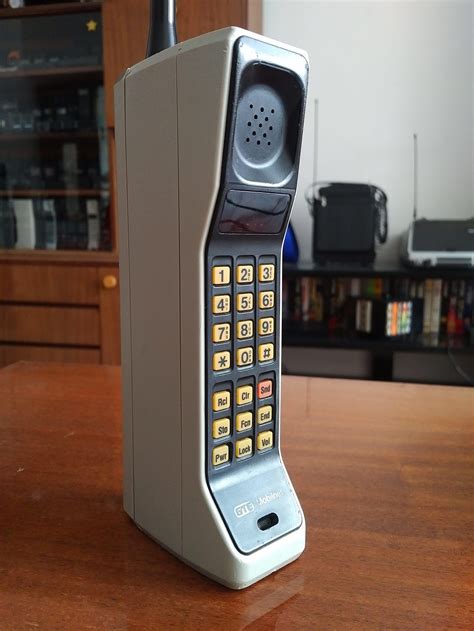 Very rare version of Motorola DynaTAC 8000X : r/brickphones