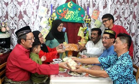 This Is How Malaysian Muslims Celebrate Hari Raya Aidilfitri – SevenPie.com: Because Everyone ...