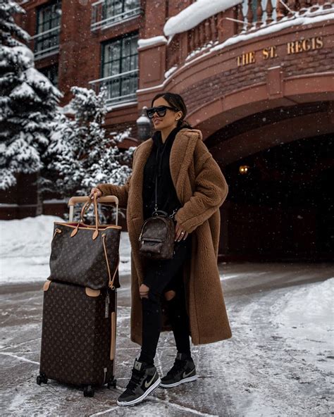 7 Chic Winter Travel Outfits To Recreate - Mia Mia Mine