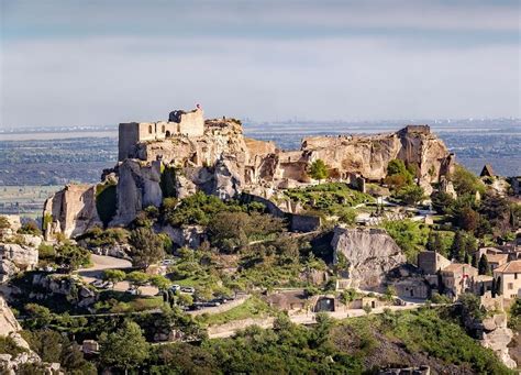 Baux de Provence : le village médiéval qui fait beaucoup parler de lui