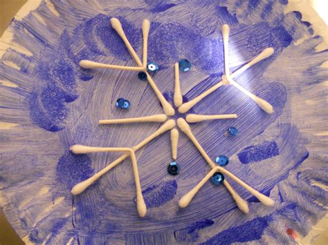 Random Handprints - A NYC Mom Blog... live from New Jersey: Q-Tip Snowflakes - Easy Craft with Kids