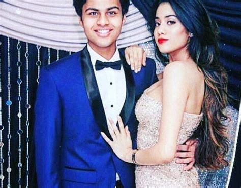 Jhanvi Kapoor poses with boyfriend Shikhar Pahariya