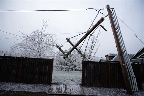 Oregon declares state of emergency as 100K+ still without power from ice storm