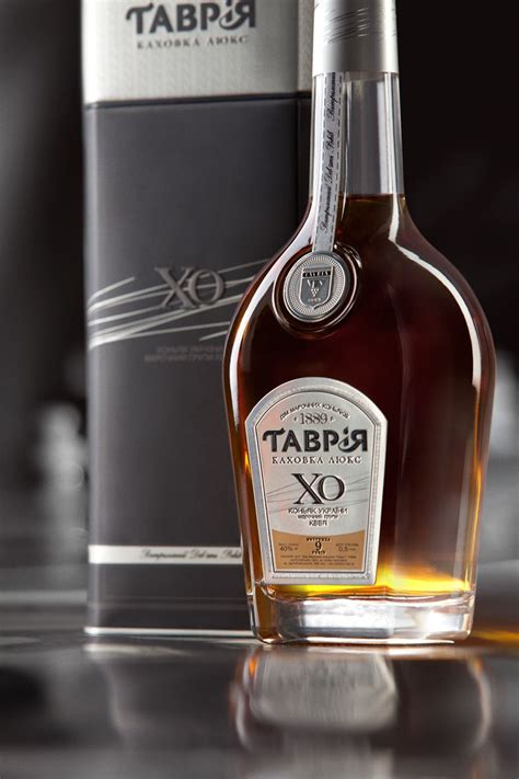 Tavria XO Kakhovka on Behance Ron, Label Design, Branding Design, Vodka, Alcohol Bottles ...