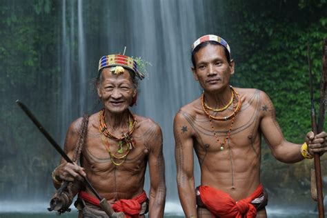 TOUR SUKU MENTAWAI SUMATERA