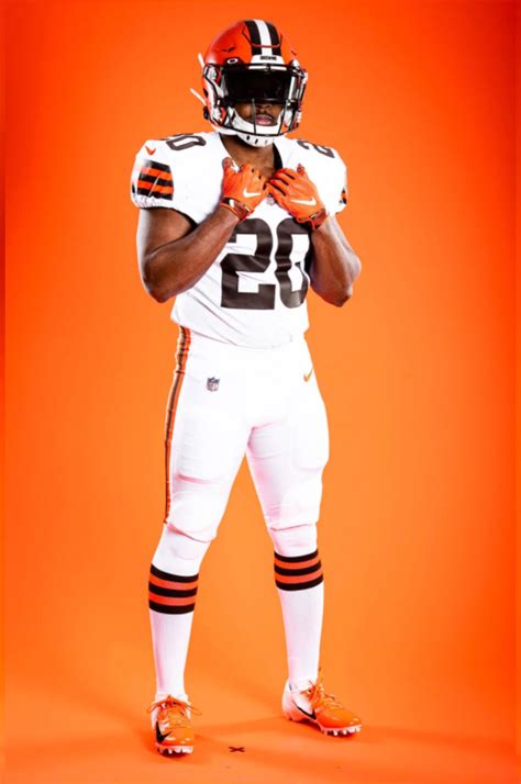 Cleveland Browns Unveil New Uniforms – SportsLogos.Net News