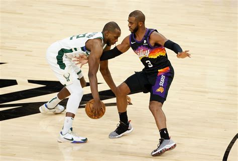 Phoenix Suns vs Milwaukee Bucks free live stream, Game 1 score, odds ...