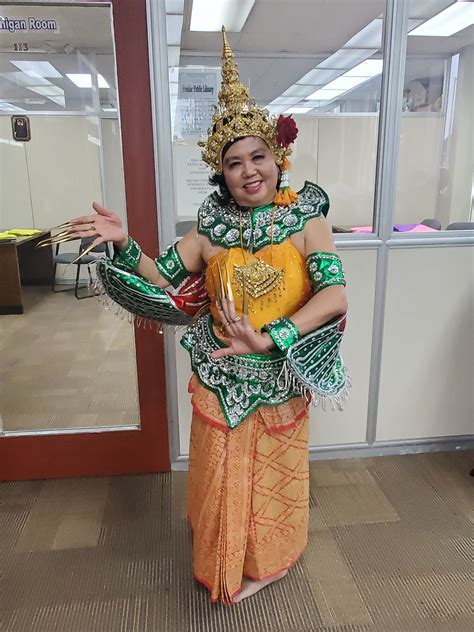 Thailand Dancer Costume 3 – Pontiac Public Library