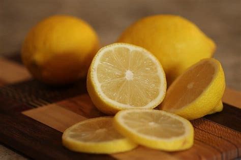 Does Lemon Juice Kill Fleas On Dogs? + DIY Natural Flea Repellent Spray!