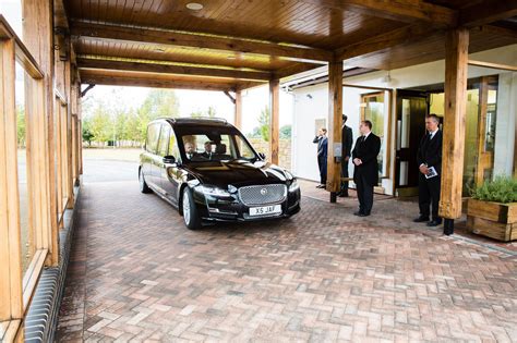 A Funeral at South Oxfordshire Crematorium and Memorial Park - Funeral Photography by Shaun Foulds