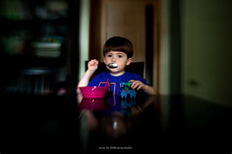 photo of child eating cereal by Andrea Moffatt - Click Magazine