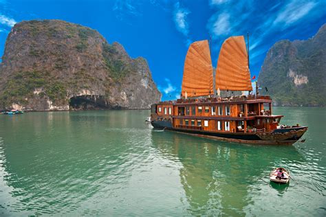 Overnight cruising in Halong Bay- Halong Cruise