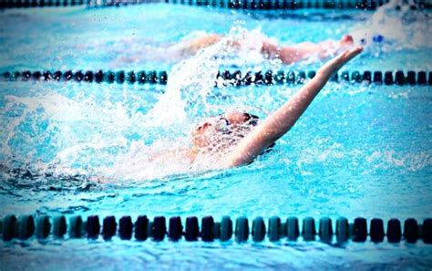 The 3 Best Swimming Workouts To Get Toned