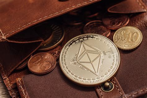 A Cryptocurrency Expert Explains NFTs | Snopes.com