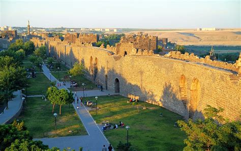 5-five-5: Diyarbakır Fortress and Hevsel Gardens (Turkey)