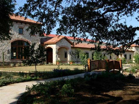 7 Essential Wineries to Visit on Your Texas Hill Country Road Trip - Minteer Real Estate Team