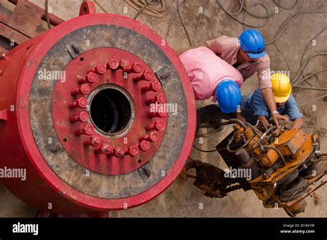 Oil rig construction hi-res stock photography and images - Alamy