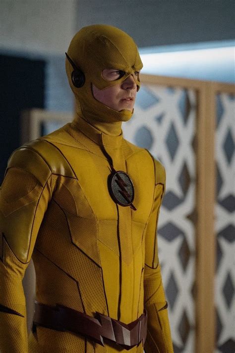 Flash Season 8 Photos Reveal Barry Allen in New Reverse-Flash Costume