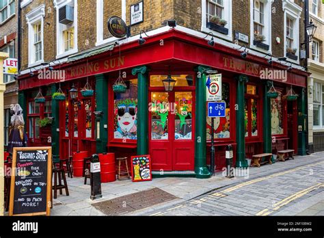 The rising sun pub 61 carter lane london hi-res stock photography and images - Alamy