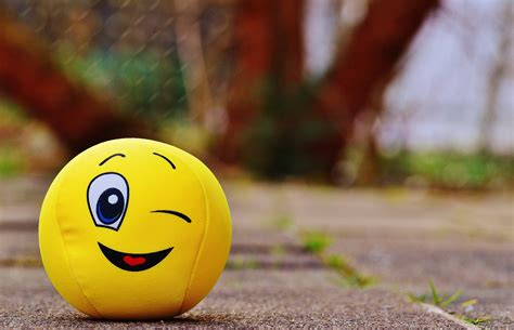 🔥 [28+] Wallpapers HD Smiley Ball | WallpaperSafari