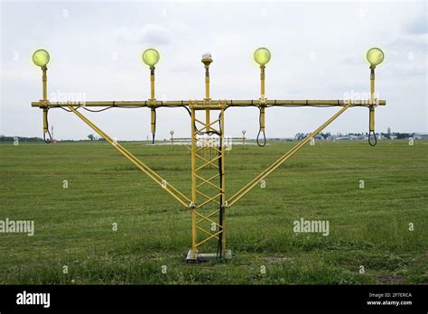 Runway approach lighting hi-res stock photography and images - Alamy