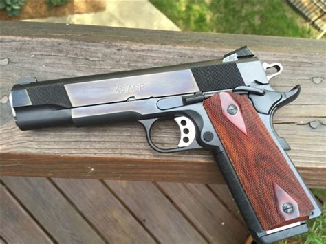 Les Baer 1911 Custom Carry .45 ACP on www.The.Rodeo