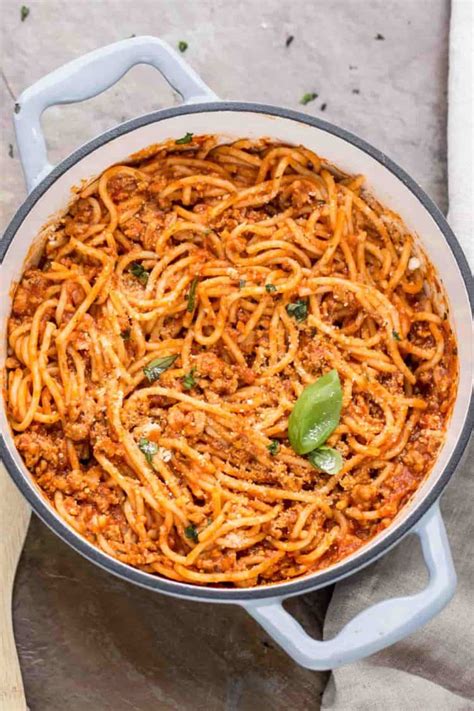 Easy Meaty Spaghetti Recipe (Bolognese) - Valentina's Corner